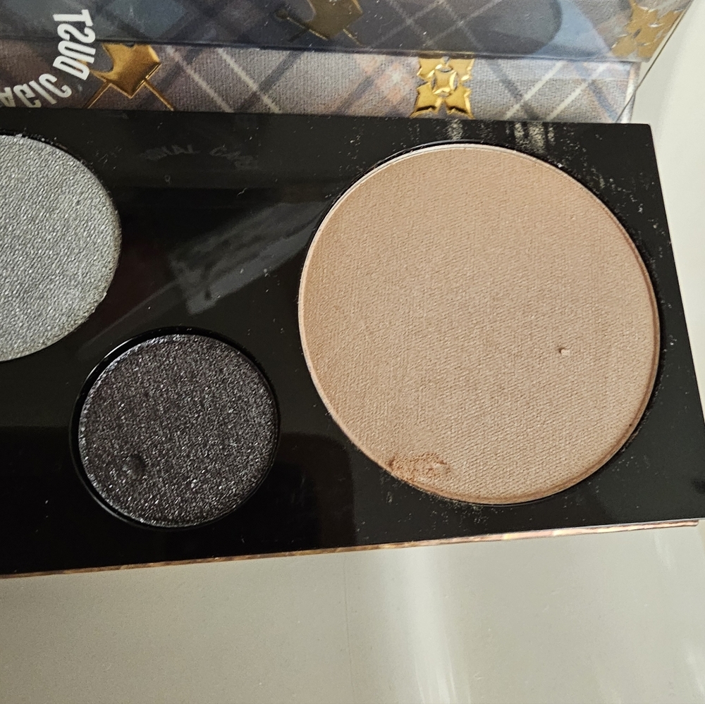 MAC Qween Supreme Palette ☆ Read Description ☆ - Picture 3 of 5